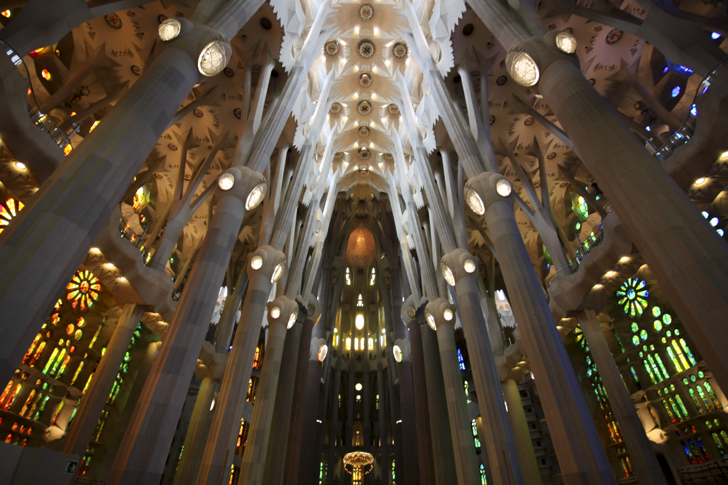 Barcelona Sagrada Familia wnetrze